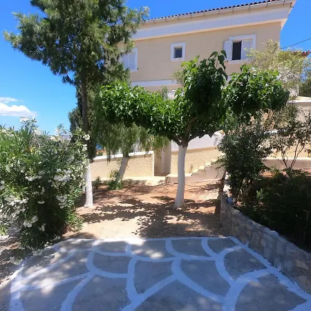Treehouse Holiday Homes Ermioni Exterior photo