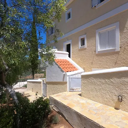 Treehouse Holiday Homes Ermioni Exterior photo