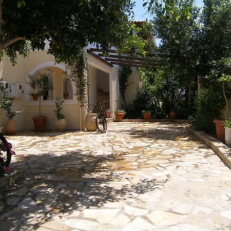 Treehouse Holiday Homes Ermioni Exterior photo
